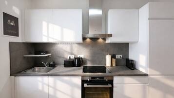 Réfrigérateur, four, plaque de cuisson, lave-vaisselle