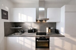 Réfrigérateur, four, plaque de cuisson, lave-vaisselle