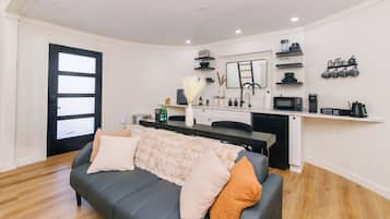 Fernseher, Kamin, DVD-Player