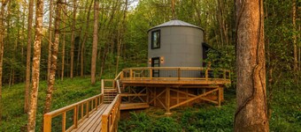 NEW Romantic Silo Cabin | Outdoor Shower | Hot Tub