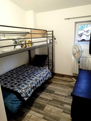 2 bedrooms, iron/ironing board, Internet, bed sheets - Ardèche 4 km from Vogue Animauxacc (Saint sernin)