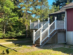 Exterior - Lovely 3-bedroom house with AC in Oak Bluffs within 15 min walk to Circuit/Beach (Oak Bluffs)