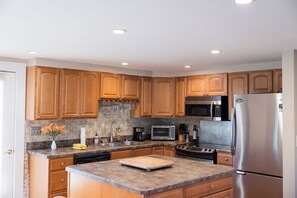 Mikrowelle, Ofen, Herdplatte, Geschirrspüler