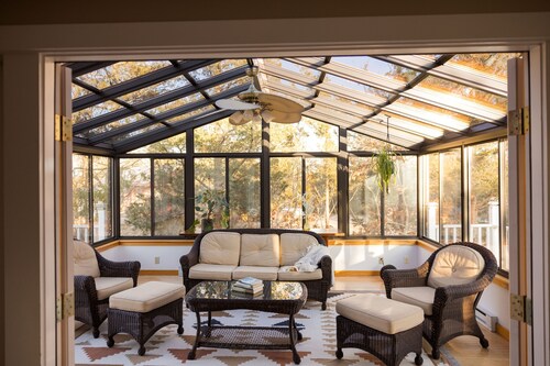 Lovely 3-bedroom house with AC in Oak Bluffs within 15 min walk to Circuit/Beach