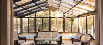 Lovely 3-bedroom house with AC in Oak Bluffs within 15 min walk to Circuit/Beach