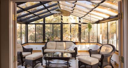 Lovely 3-bedroom house with AC in Oak Bluffs within 15 min walk to Circuit/Beach