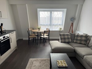 Living area - Contractor Accommodation, Swindon , Cheap Parking (Swindon)