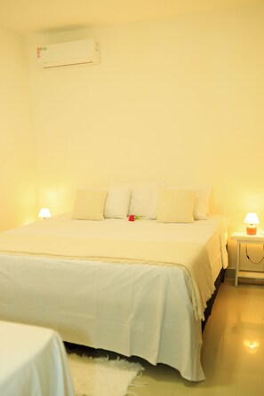 2 bedrooms, iron/ironing board, WiFi, bed sheets - Casa George Trancoso, less than 10 minutes from the beach. (Trancoso)