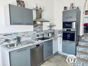 Kühlschrank, Mikrowelle, Ofen, Geschirrspüler