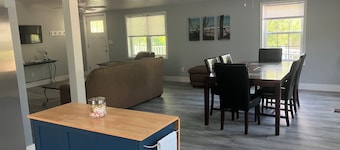 Perfect 3-bedroom mobile home with AC in charming Albion. Mobility-accessible.