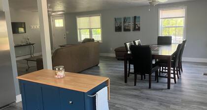 Perfect 3-bedroom mobile home with AC in charming Albion. Mobility-accessible.