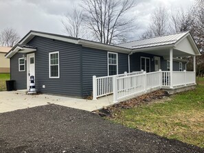 Exterior - Perfect 3-bedroom mobile home with AC in charming Albion. Mobility-accessible. (Albion)