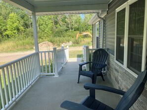 Terrace/patio - Perfect 3-bedroom mobile home with AC in charming Albion. Mobility-accessible. (Albion)