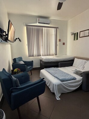 1 bedroom, iron/ironing board, Internet, bed sheets - Studio in the best location in Copacabana. (Rio de Janeiro)