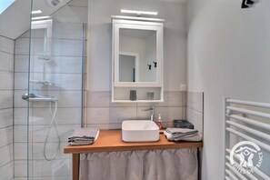 Shower, hair dryer, towels - La petite maison - DINARD (DINARD)