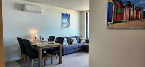 Dining - Stylish two-bedroom stay near Southland, beach, cafés, dining, and trains. (Cheltenham)