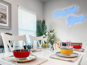 Dining - 3bd Home! Mins to Beach, Shops, Golf, EV Charger (SANTA RSA BCH)