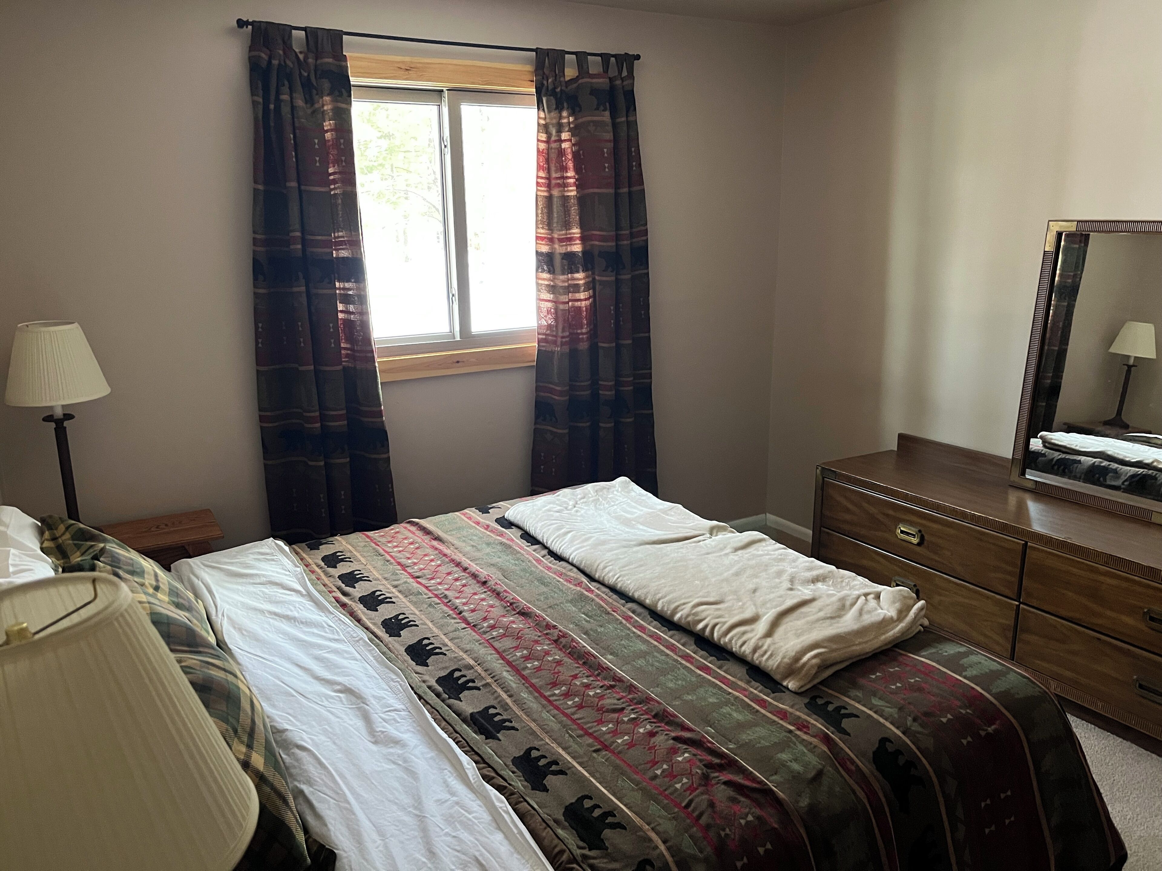 1 bedroom, iron/ironing board, internet, bed sheets