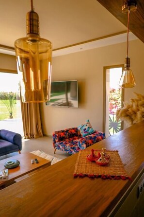 Villa, balcón, vista al jardín