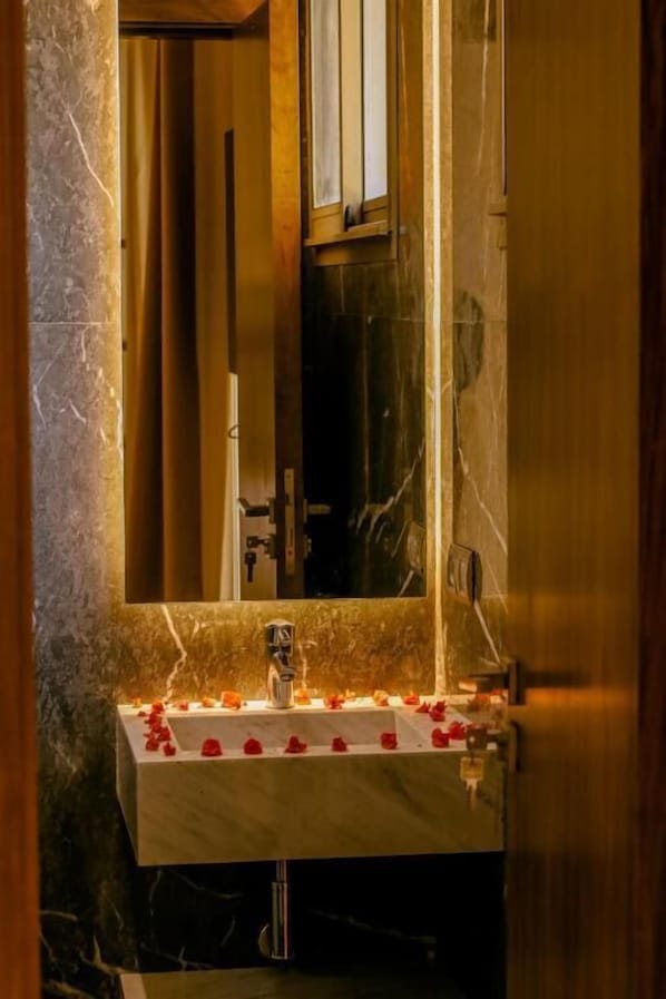 Villa, balcón, vista al jardín