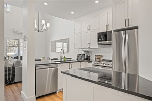 Fridge, microwave, oven, stovetop - Tremblant Prestige - Plateau 204-3 (Mont-Tremblant)