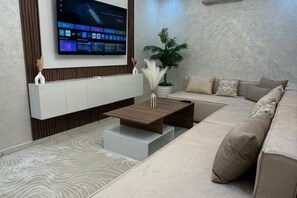 Smart TV - Modern two-bedroom apartment near Marrakech Airport (marrakesh)