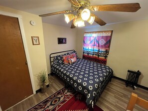 5 bedrooms, WiFi, bed sheets - Huge Casa Azul Guadalupe Mountains National Park Dell City Texas (Dell City)
