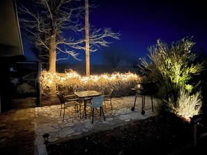 Outdoor dining - Huge Casa Azul Guadalupe Mountains National Park Dell City Texas (Dell City)