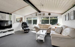 Smart TV, fireplace - Stunning home in Sydals with WiFi (Sydals)