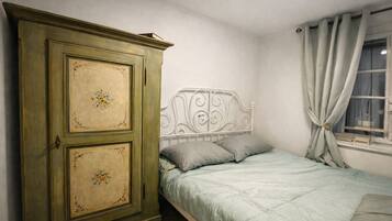 1 makuuhuone, silitysrauta/-lauta, internet, vuodevaatteet