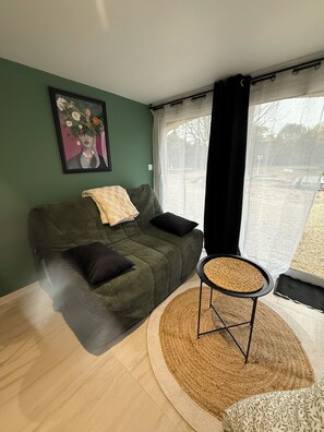 Living area - 15 mn from the beach: enclosed garden - Ideal for a stay in the heart of the Médoc. (Gaillan-en-Médoc)