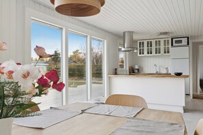 Dining - Bright holiday home with sunny terrace (Væggerløse)