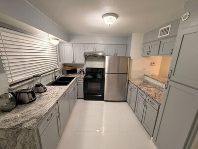 Enjoyable 2 Story, 2-bedroom condo with AC Near Galleria HTX
