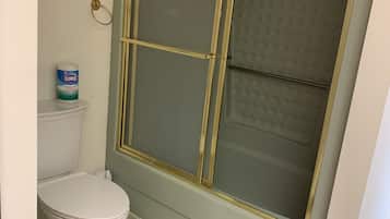 Basic Single Room, Canal View | Bathroom