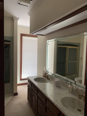 Basic Single Room, Canal View | Bathroom | Hair dryer, towels, soap, shampoo