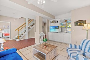 TV, table football - North Myrtle Beach - Sleeps 14 - Pool & Ping Pong (North Myrtle Beach)
