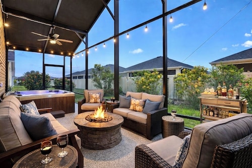 Private Butterfly Garden Villa with Golf Cart and Hottub 