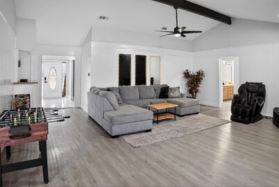 Spacious 4BR w/ 2 King Beds, Media Room + Large Parking