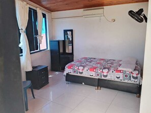 Room - Hotel Volga (Puerto Lopez)