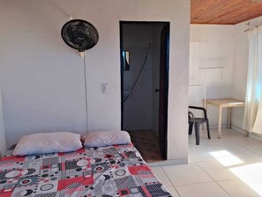 Room - Hotel Volga (Puerto Lopez)