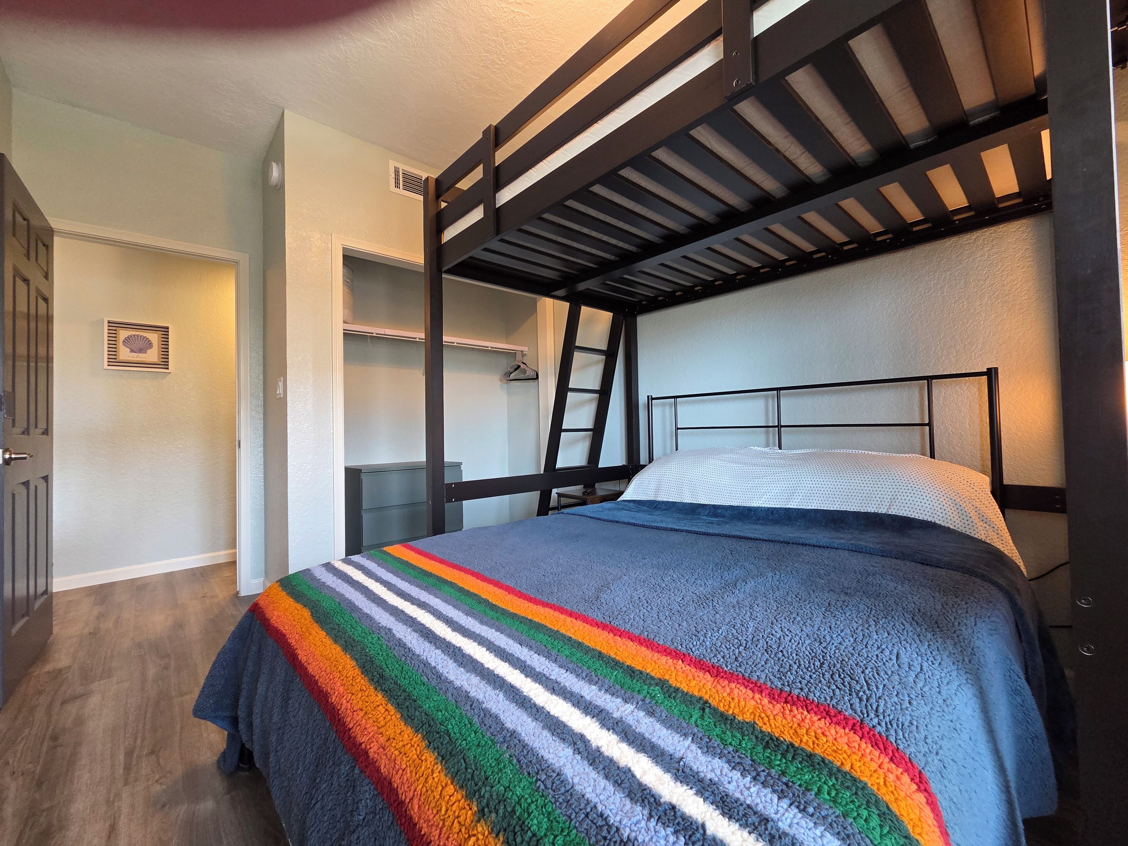 2 bedrooms, iron/ironing board, free WiFi, bed sheets