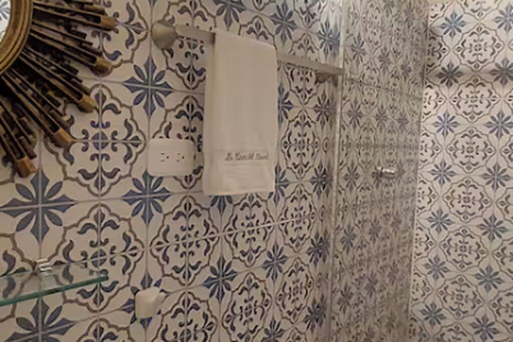 Dusche, Handtücher, Toilettenpapier