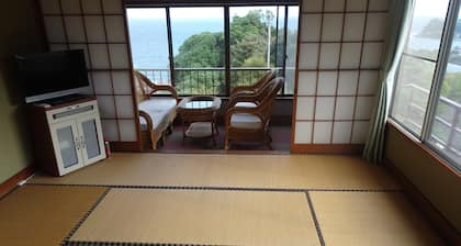 A bare room connecting the blue sea and travelers by post! Rooms overlook Sagami Bay!