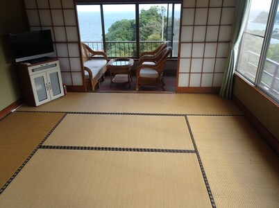 A bare room connecting the blue sea and travelers by post! Rooms overlook Sagami Bay!
