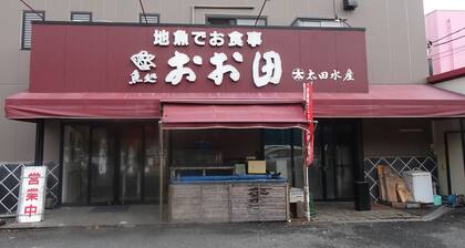 A house that connects the blue sea and travelers by post. Spectacular view of the sea from the rooms of the ministry.