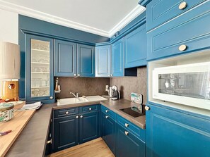 Refrigerador y utensilios de cocina 