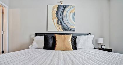 Modern 2BR Townhome w/ Ensuite Baths | Near Ft Campbell & Downtown