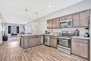 Fridge, microwave, oven, stovetop - Modern 2BR Townhome w/ Ensuite Baths | Near Ft Campbell & Downtown (Clarksville)