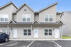 Exterior - Modern 2BR Townhome w/ Ensuite Baths | Near Ft Campbell & Downtown (Clarksville)