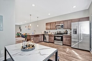 Fridge, microwave, oven, stovetop - Modern 2BR Townhome w/ Ensuite Baths | Near Ft Campbell & Downtown (Clarksville)